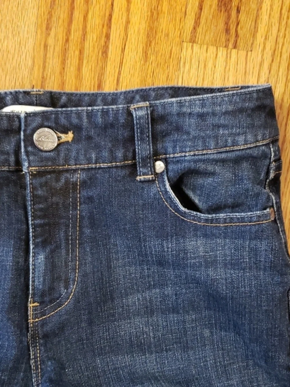 White House Black Market Dark Indigo Boot Leg Blanc Jeans Size: 6S